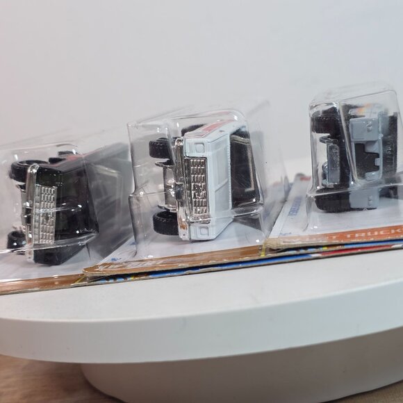 Hot Wheels Land Rover Series II & 75 Chevy Blazer Custom 3-Pack Die-Cast Set - Picture 14 of 16